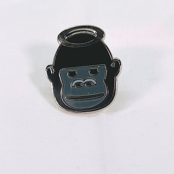 Harambe Memorial Remembrance Souvenir Sympathy Pin - Picture 1 of 9